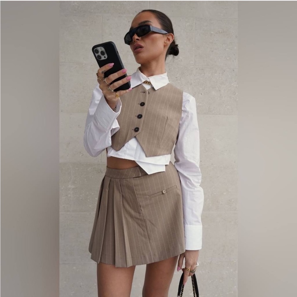 Zara Pinstripe pleated mini skirt